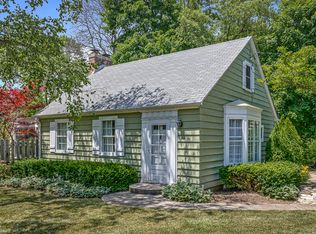 281 S Saint Marys Rd, Libertyville, IL 60048