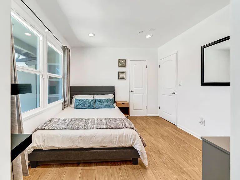 7715 Oakdale Ave — Photo 20