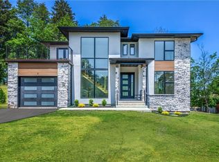3 Miranda Dr, Valley Cottage, NY 10989