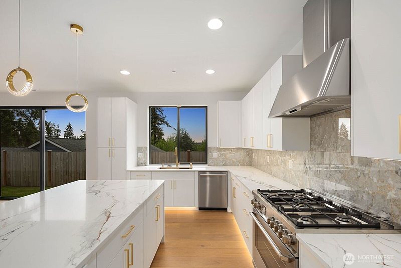 3rd image of 16219 Simonds Road NE