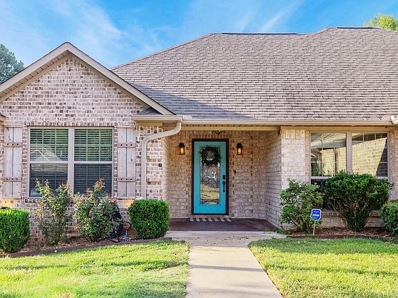 3rd image of 3417 Garrett Ln