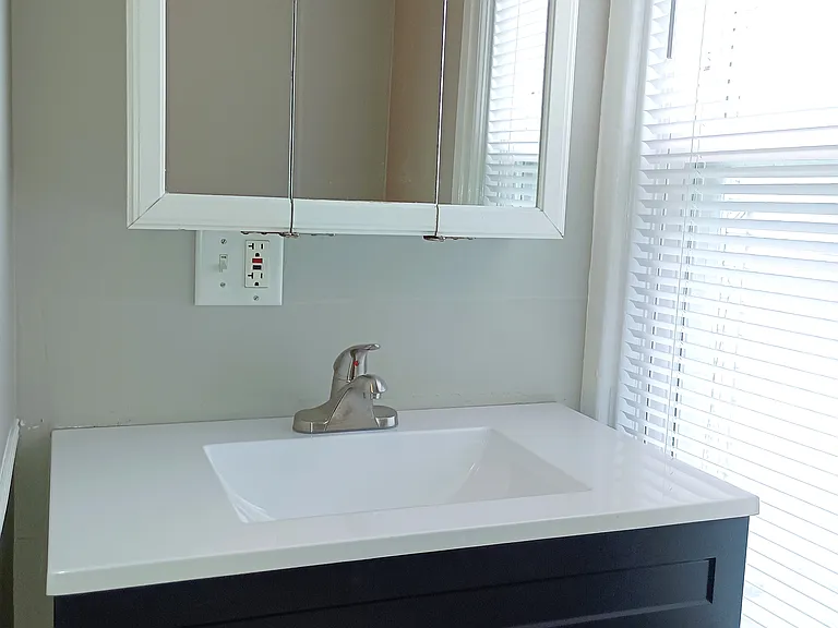513 Hanover St — Photo 16