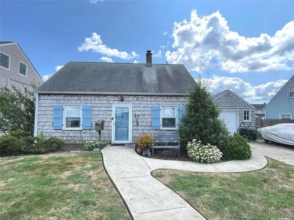 20 Baker Lane, Levittown, NY 11756