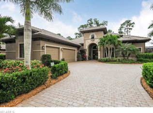 7712 Classics Dr, Naples, FL 34113