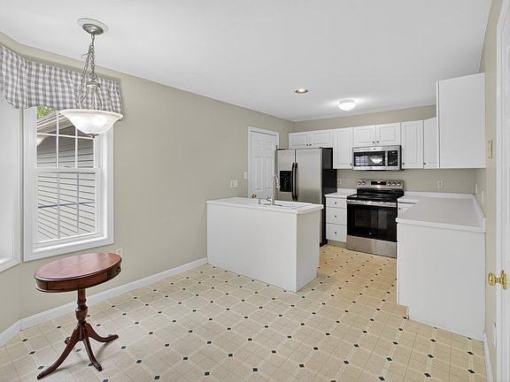 4th image of 1465 Hooksett Road #407