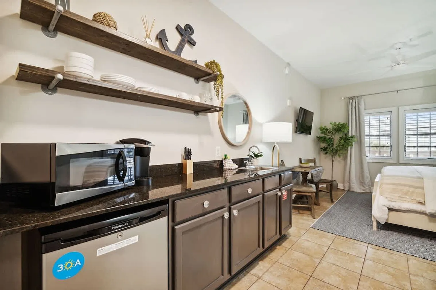 Studio, 1.0 bath, 322 sqft, $1,790 — Photo 2