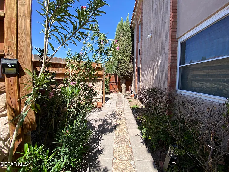 252 Shadow Mountain Dr #F1 — Photo 35
