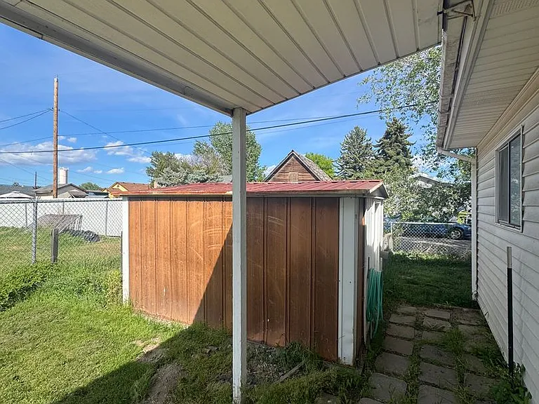 203 Railroad Ave — Photo 18