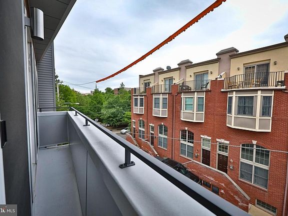 4th image of 1003 N Bodine St #6