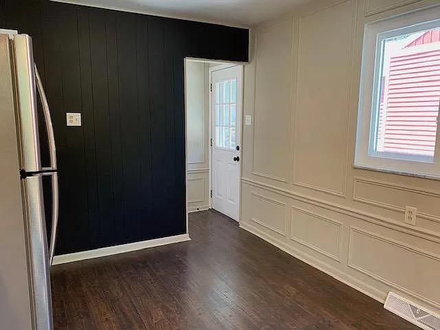 320 Lee Ave — Photo 2
