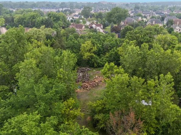 2111 Beyer Ln, Sterling Heights, MI 48314