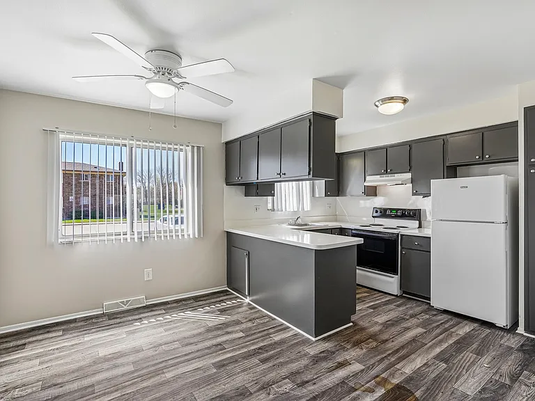 Rivercrest Apartments — Photo 81