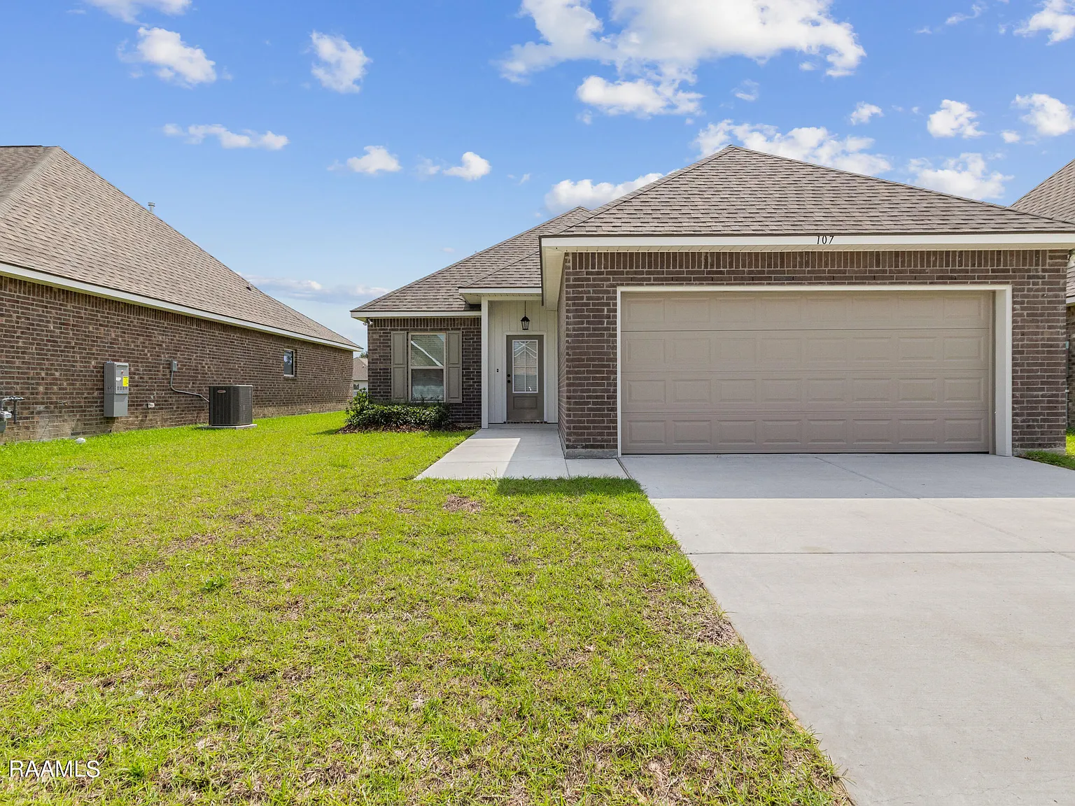 3 bed, 1356 sqft, $1,700 — Photo 2