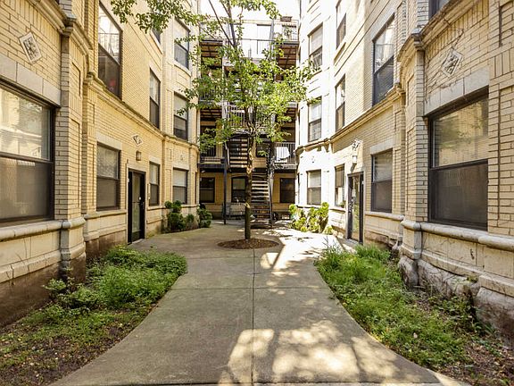 2nd image of 6410 N Hoyne Ave APT 4W