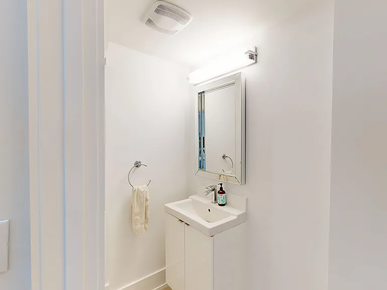 24 Kennedy Ave #UPPER — Photo 14