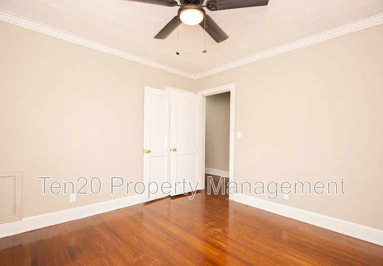 3909 Crestview Dr — Photo 9