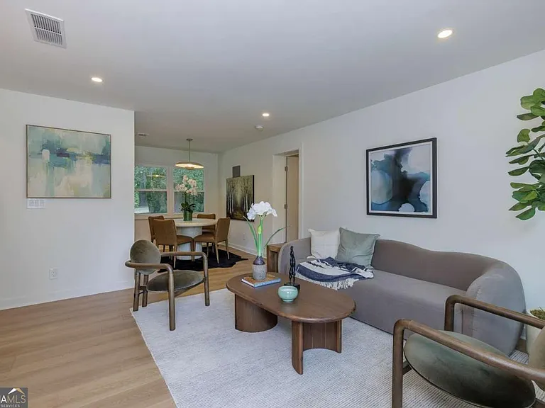 3026 Brook Dr — Photo 4
