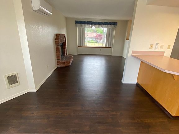 3rd image of 9947 Beth Ct SE