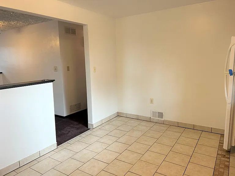 Eat-in kitchen
