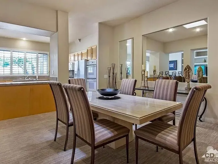 285 W Kavenish Dr — Photo 20