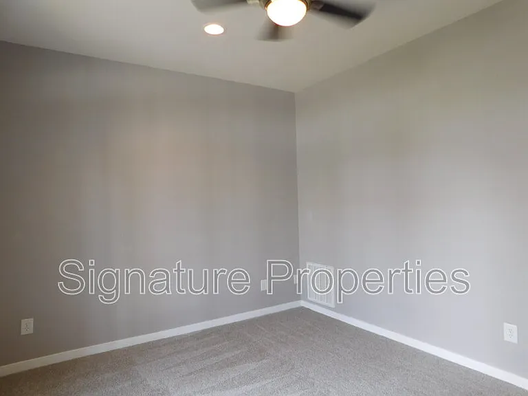 8197 Belton Cir — Photo 12