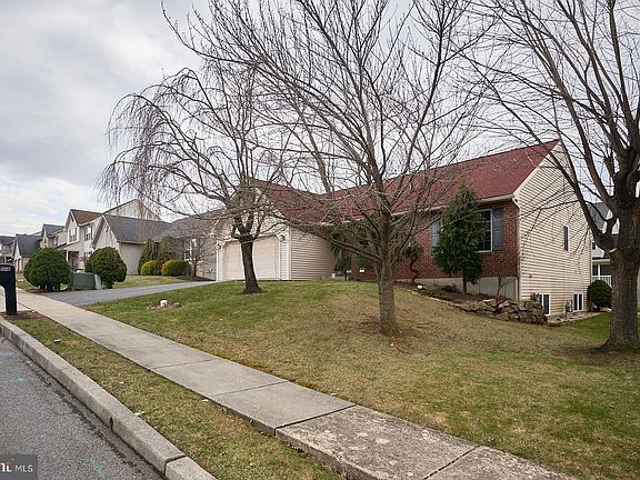 5th image of 1018 Bowman St