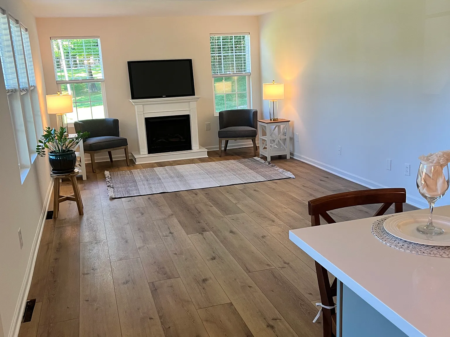 2 bed, 902 sqft, $2,300 — Photo 3