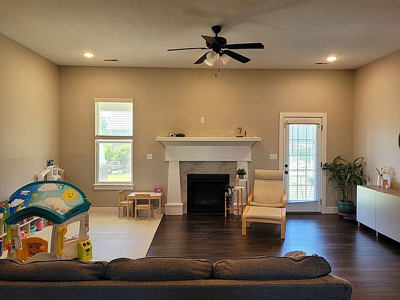 4th image of 4205 Meadow View Dr