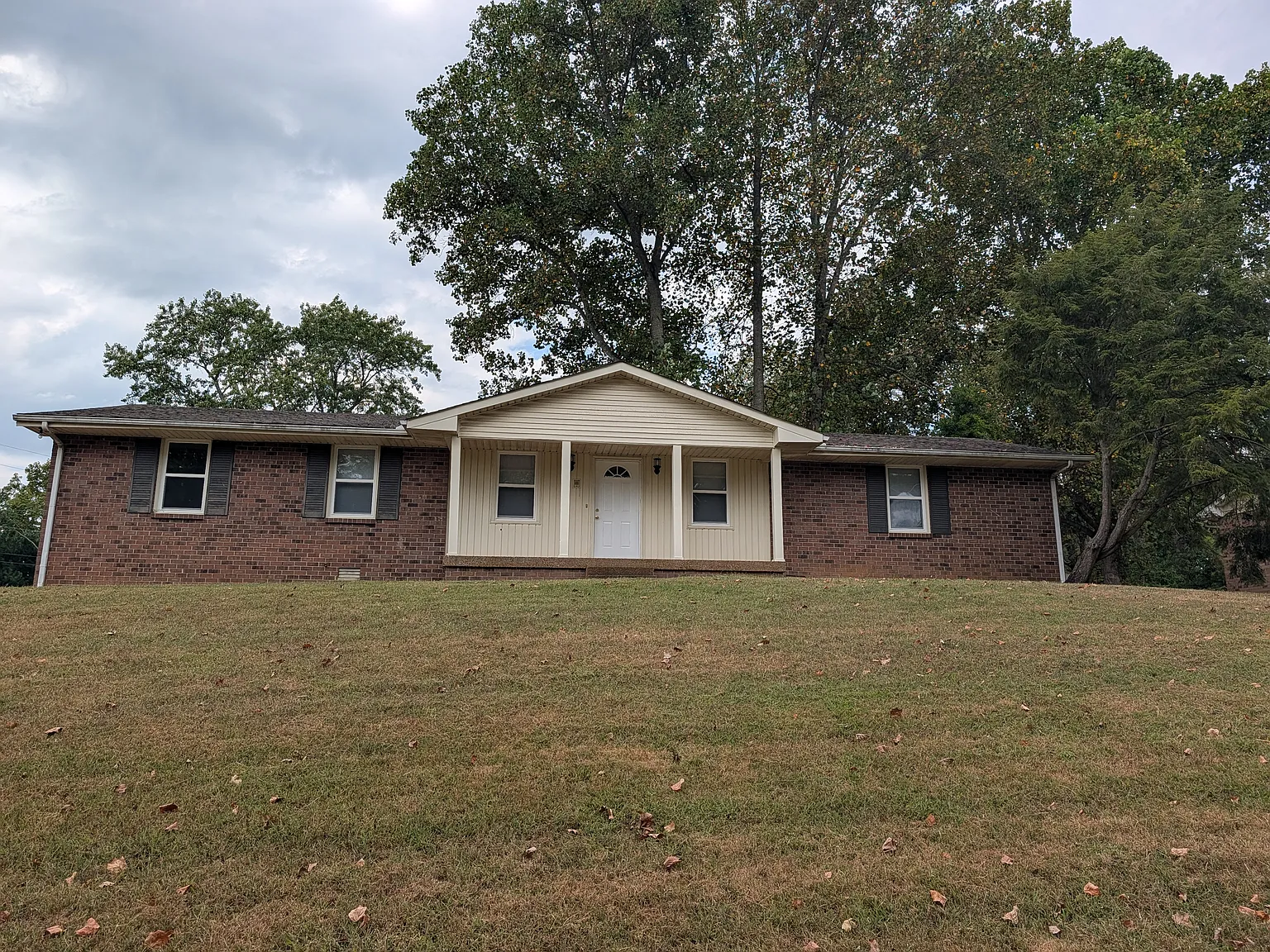 3 bed, 1300 sqft, $2,200 — Photo 1