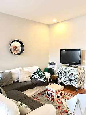 Rented by Manhattan Management LLC | media 68