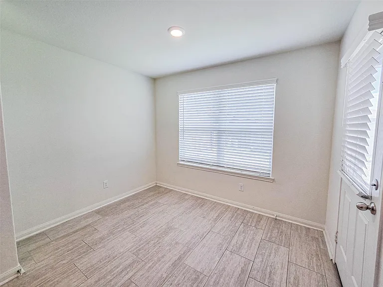 332 Lone Mountain Dr — Photo 10