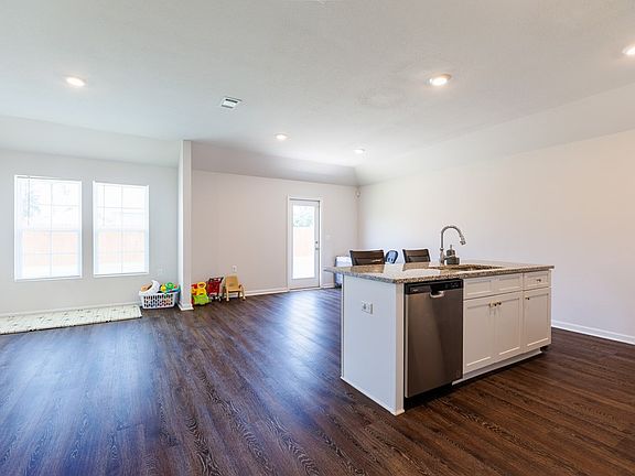 5th image of 1745 Phillips Cir