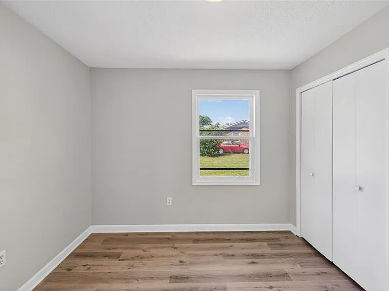 960 Plum Springs Rd — Photo 3