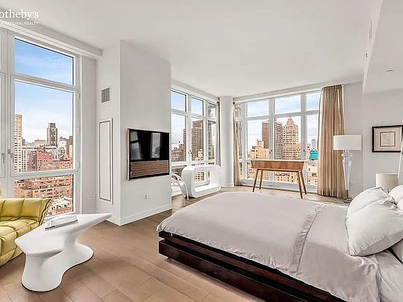 5th image of 305 E 51st St #18F