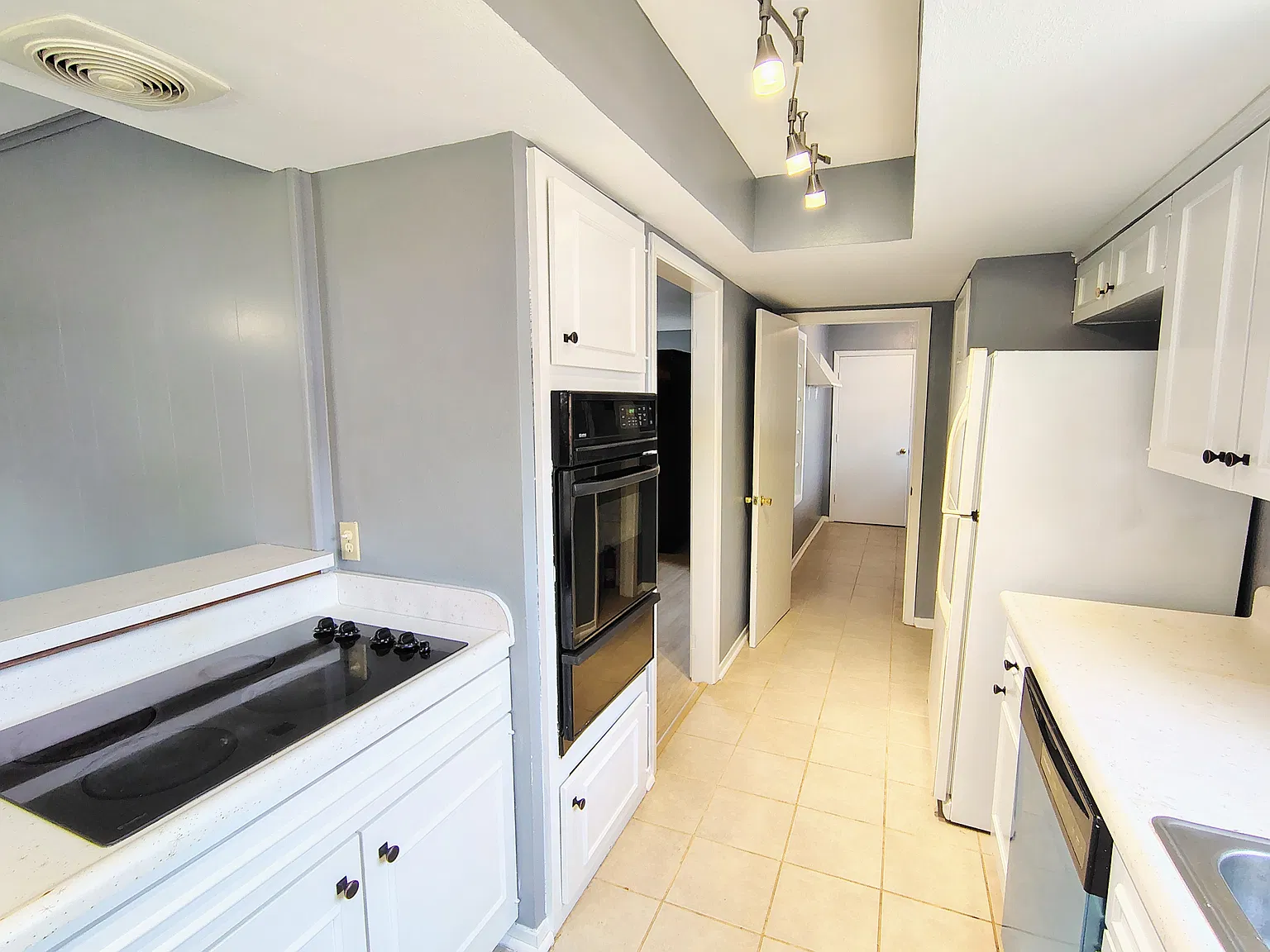 3 bed, 1677 sqft, $2,000 — Photo 3