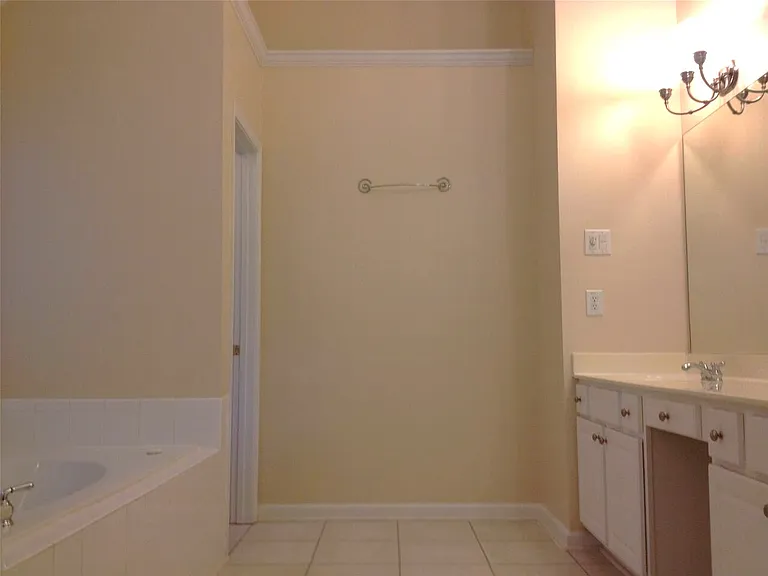 699 Oakview Trl — Photo 13