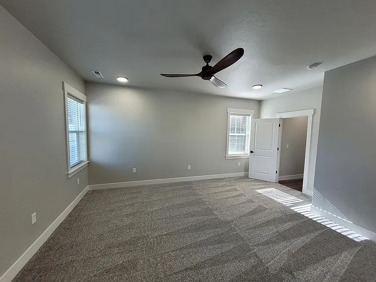546 W Broadway Ave — Photo 11