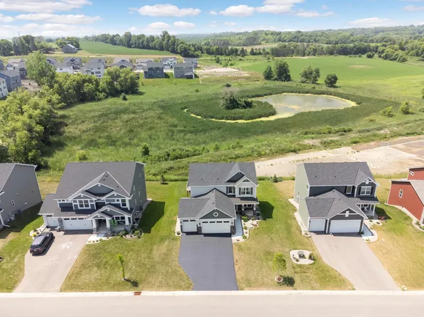 9597 Timber Ter, Victoria, MN 55386