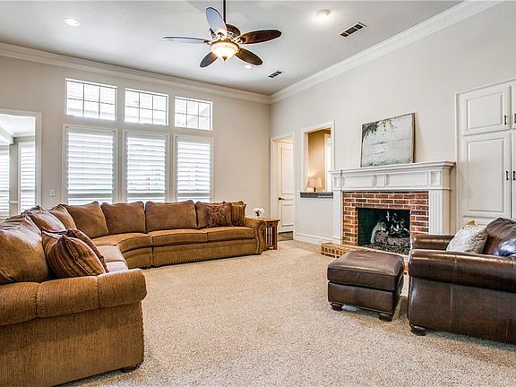 3rd image of 4401 Waterford Dr