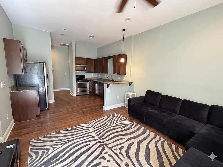 492 N Thomas St — Photo 1