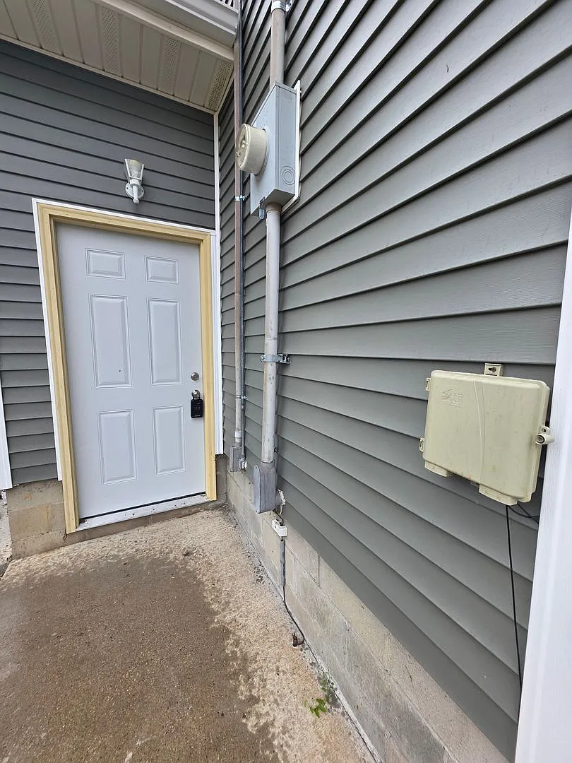 Updated 2 Bedroom — Photo 2
