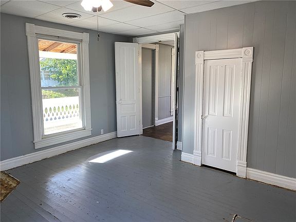 5th image of 125 W Jackson Ave
