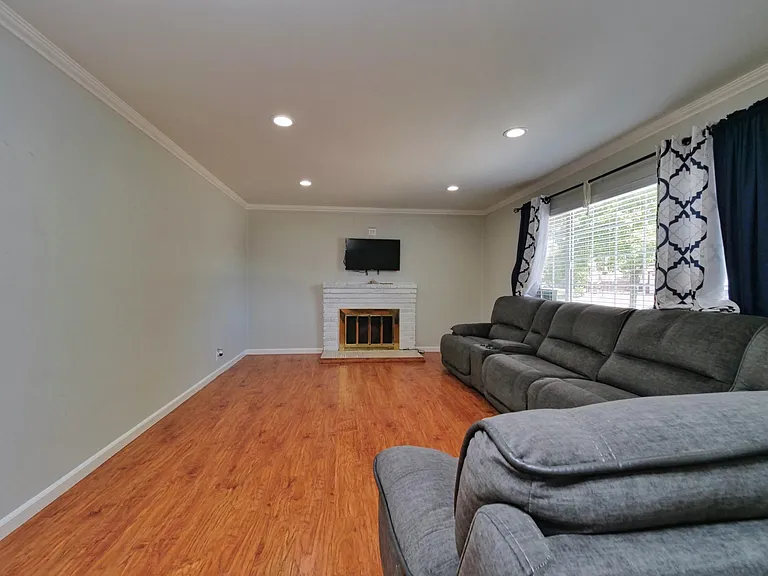 1655 Crater Lake Ave — Photo 8