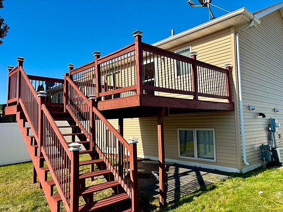 2nd image of 1058 Selkirk Cir