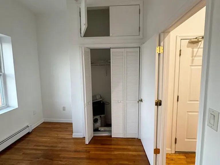 57 Saint Pauls Ave #4R — Photo 6