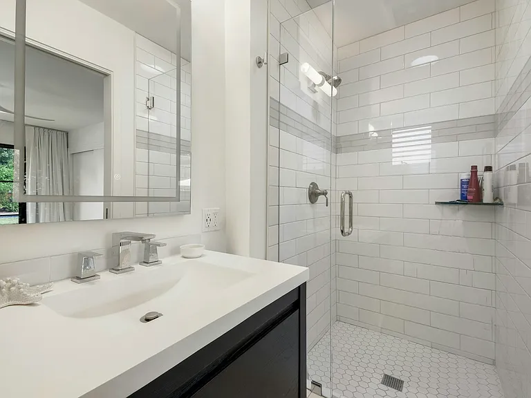 4 Arch Way — Photo 16
