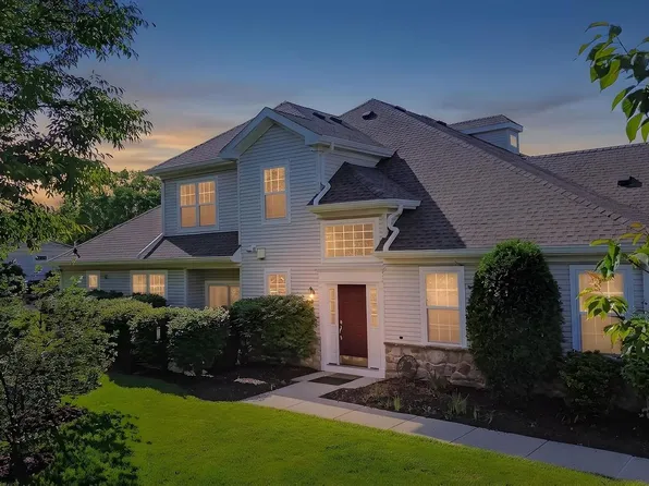 1 Wiltshire Dr, Lawrence Township, NJ 08648
