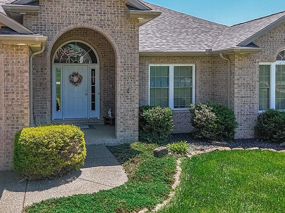 2nd image of 422 S Tinsel Cir E