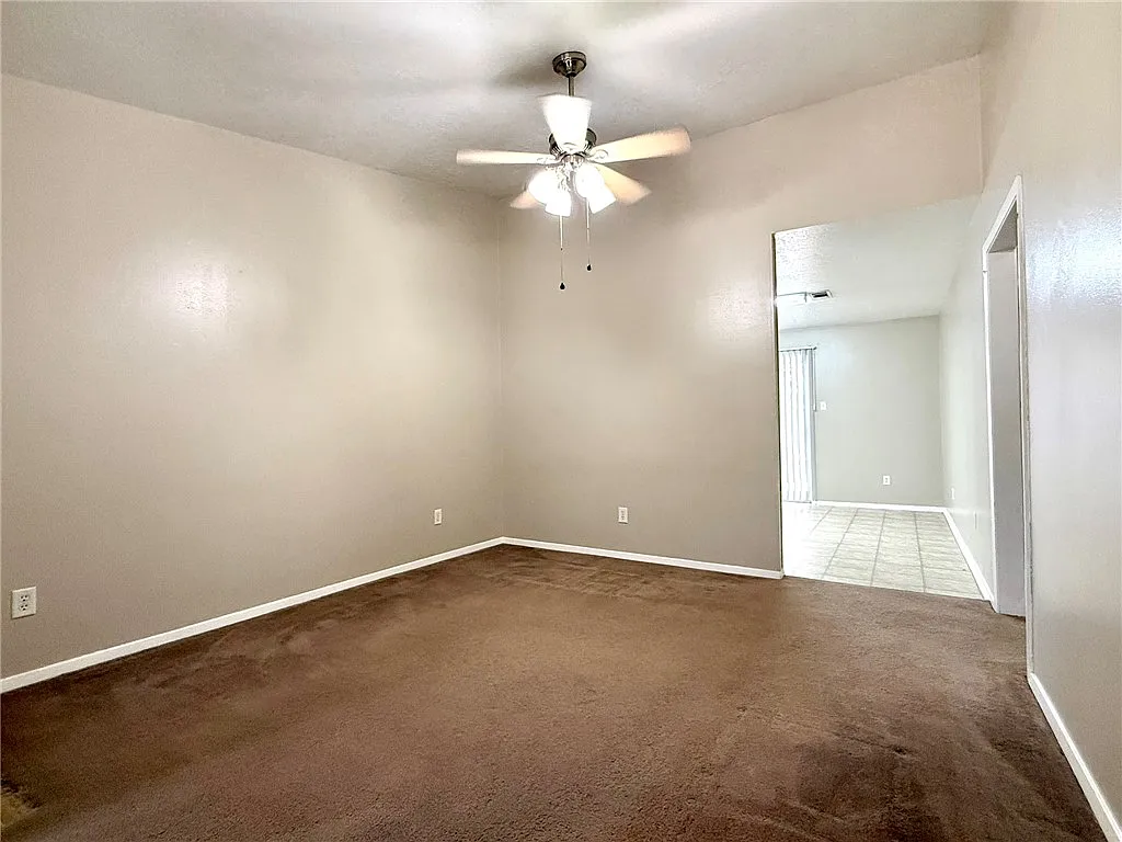 2 bed, 746 sqft, $925 — Photo 3