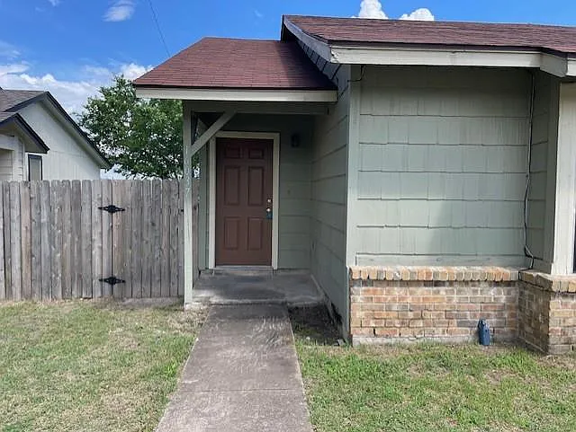 3 bed, 2.0 bath, 1073 sqft, $1,495 — Photo 2